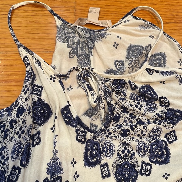 Forever21 Blue and White Abstract Print Open/Cold Shoulder Flowy Keyhole Dress - Picture 6 of 11
